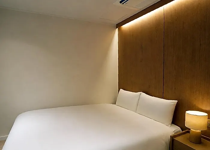 Uh The Jongno Hotel 2*